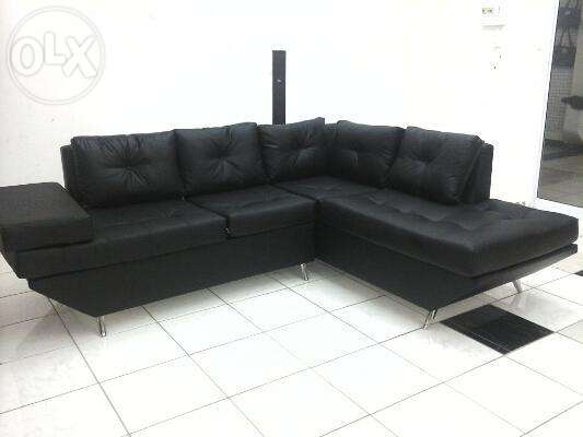 vendo sofa tipo L preto mega confortavel com anexo Maputo - imagem 1