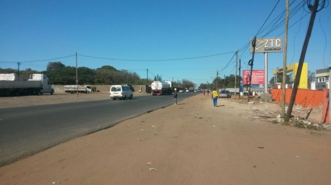 Vende-se uma propriedade a beira da estrada nacional Maputo - imagem 2