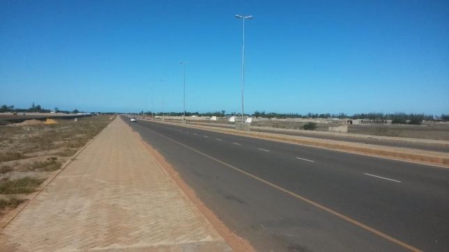 Terreno 100/50 a venda ao pe da estrada circular Maputo - imagem 3