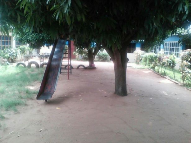Vende-se escola || escolinha no guava Magoanine - imagem 2