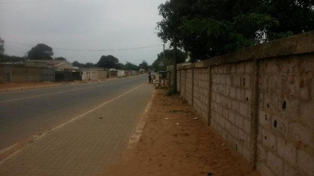 Trespasse de propriedades na berma da estrada nas Mahotas Maputo - imagem 2