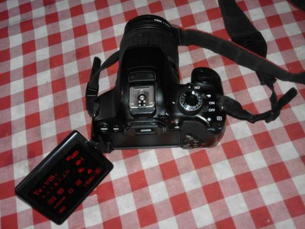 Vendo esta maquina Canon 650D com Carregador e cartão de 16G a 28mil Maputo - imagem 1