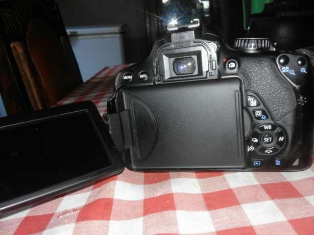 Vendo esta maquina Canon 650D com Carregador e cartão de 16G a 28mil Maputo - imagem 3