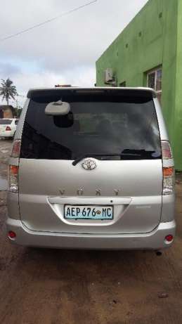 Toyota Voxy Beira - imagem 2