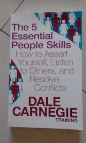 Livro Best Seller - The 5 essential people skills - Ingles Sommerschield - imagem 1