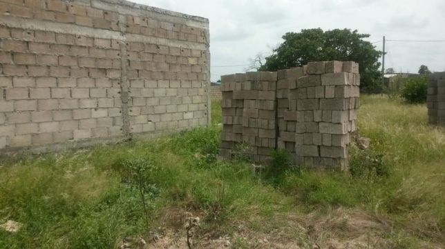 Vendo terreno 20/30 com 4000 mil blocos no Kumbeza Maputo - imagem 2