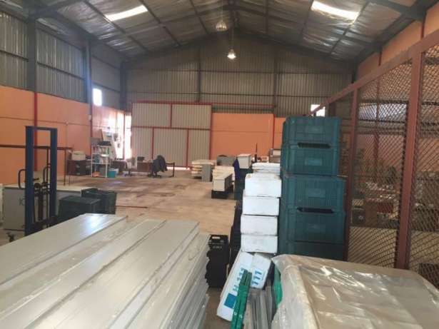 Strategic Shop with Warehouse located on the main Road between Maputo Polana - imagem 4
