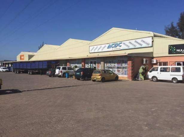 Strategic Shop with Warehouse located on the main Road between Maputo Polana - imagem 8