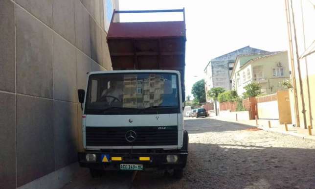 Camião Mercedes eco power Bairro Central - imagem 1