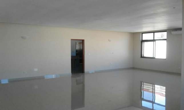 Disponívelvel aluguer tip3 3suites por estreitar tchumen 100.000.MT ng Cidade de Matola - imagem 2