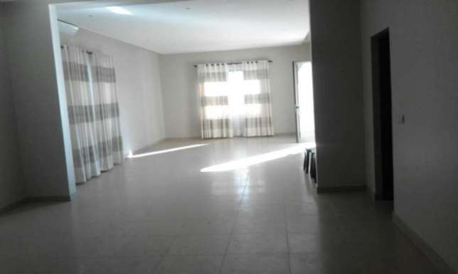 Disponívelvel aluguer tip3 3suites por estreitar tchumen 100.000.MT ng Cidade de Matola - imagem 6