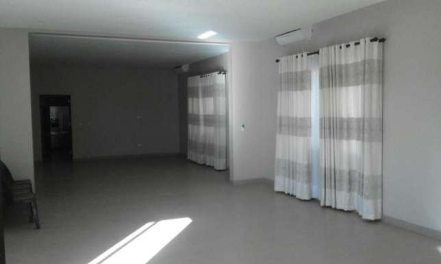 Disponívelvel aluguer tip3 3suites por estreitar tchumen 100.000.MT ng Cidade de Matola - imagem 8