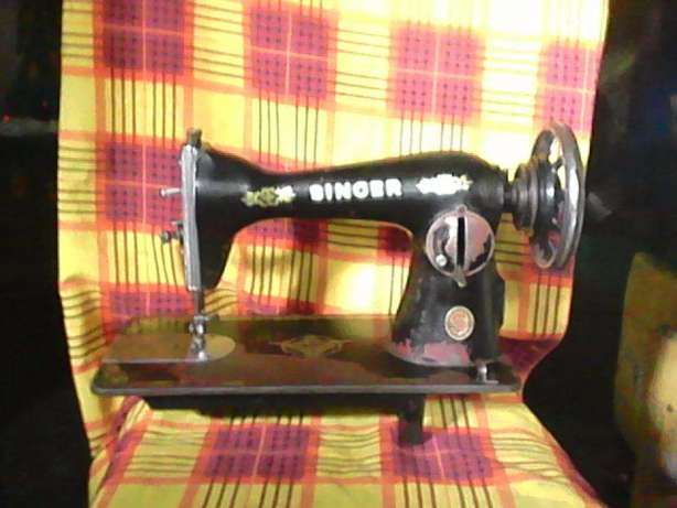 Máquina de costura singer Macúti - imagem 1
