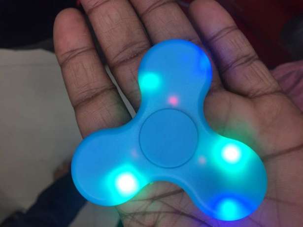 Hand Spinner Led E Com Bluetooth Sommerschield - imagem 2