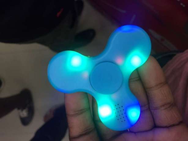 Hand Spinner Led E Com Bluetooth Sommerschield - imagem 3