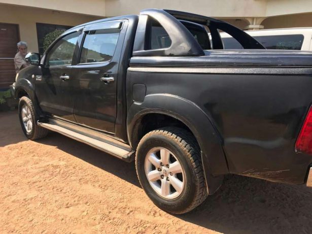 Vendo Toyota Hilux D4d Machava - imagem 4