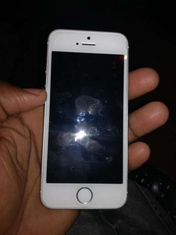 Iphone SE 64gb limpinho Alto-Maé - imagem 1