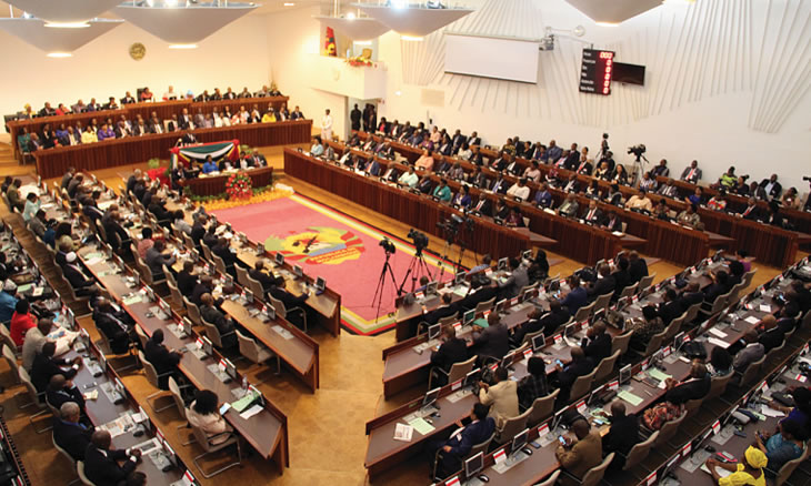 Parlamento adia terceira sessão extraordinária