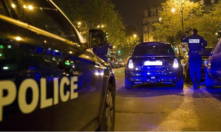 Homem esfaqueia sete pessoas em Paris