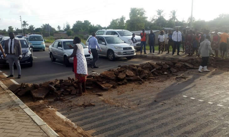 Moradores de Chiango bloqueiam Estrada Circular de Maputo