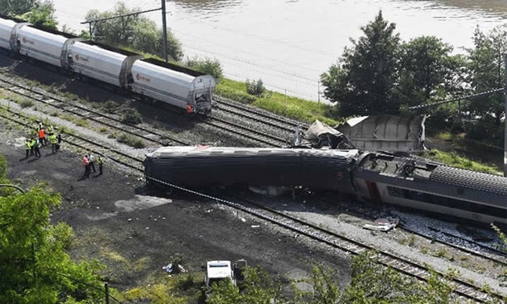 Colisão de comboios faz 10 mortos e 40 feridos no Paquistão