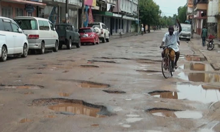 Munícipes clamam por reabilitação de vias em Quelimane