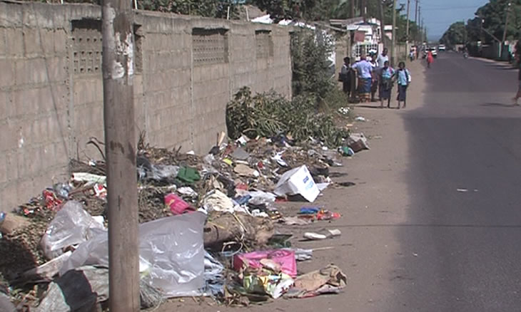 Moradores de Bunhiça queixam-se da falta de recolha de lixo em suas residências por parte do CMM