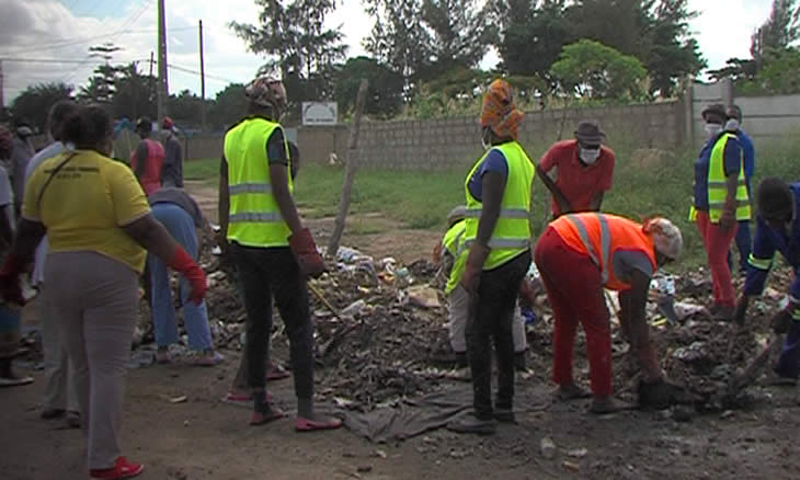 Munícipes da Matola participam na recolha de lixo na edilidade