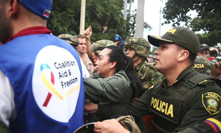 Mais de 60 policiais e militares venezuelanos refugiam-se na Colômbia