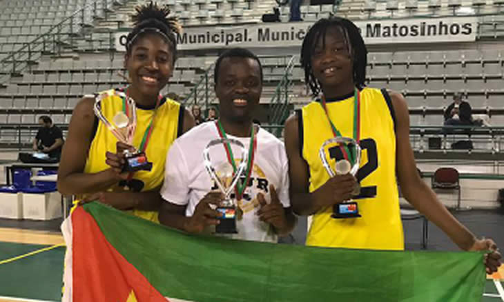 Célia Sumbane e Suraya Rijal campeãs  de basquetebol de sub-16 em Portugal