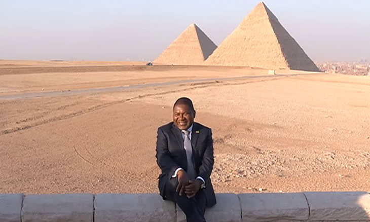 Filipe Nyusi visita as pirâmides do Egipto