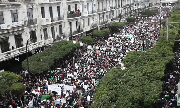  Continuam protestos contra recandidatura do Abdelaziz Bouteflika