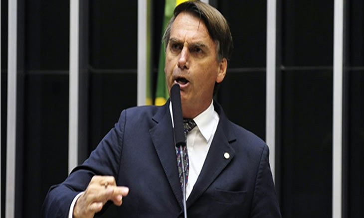 Bolsonaro convida mãe, amigos de pesca, Malafaia e Edir Macedo para posse