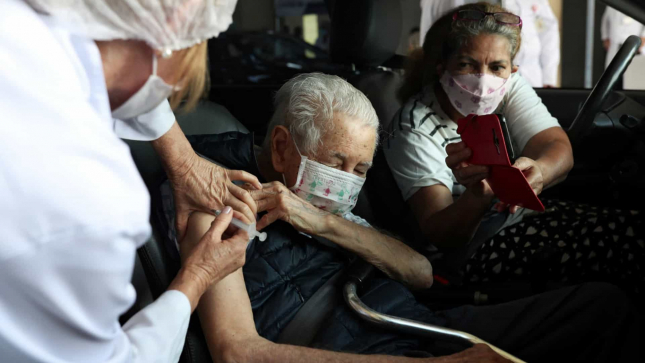 Vacinação no Brasil em risco. Pessoas não aparecem para segunda dose