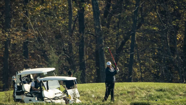 O que fazia Trump quando soube da derrota? Jogava golfe