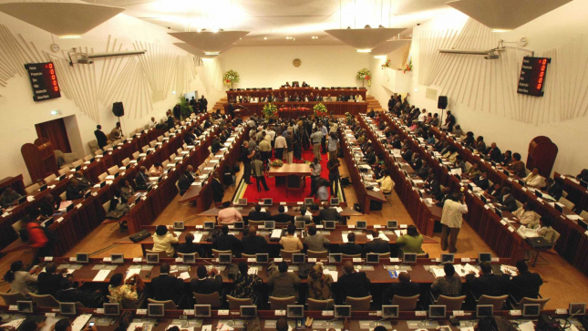 Governo volta hoje ao Parlamento para responder questões dos deputados