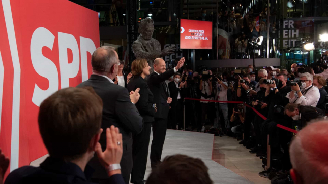 Os próximos passos do "braço de ferro" para suceder a Angela Merkel