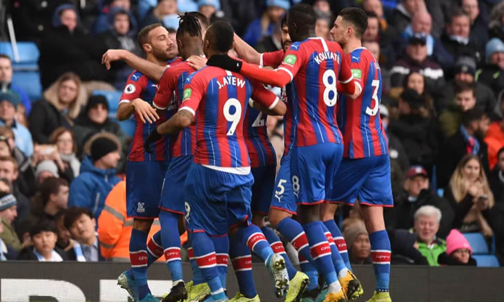 Crystal Palace recebe Everton às 16 horas