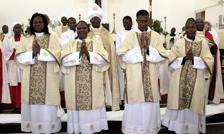 Igreja Anglicana abre altar para as primeiras mulheres