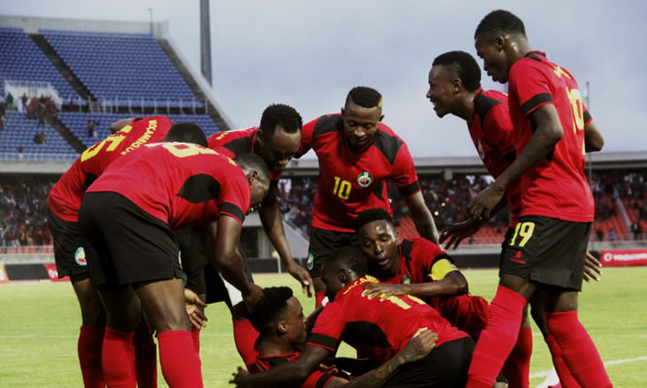 Mambas jogam no Stade de la Réunification