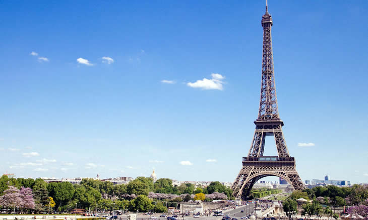 Torre Eiffel reabre esta quinta-feira